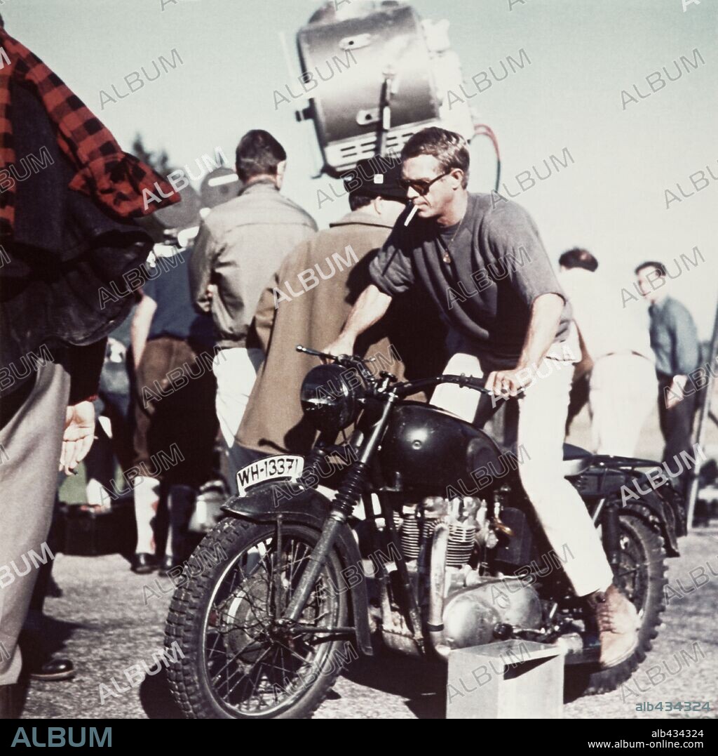 STEVE MCQUEEN in THE GREAT ESCAPE, 1963, directed by JOHN STURGES. Copyright MIRISCH/UNITED ARTISTS.