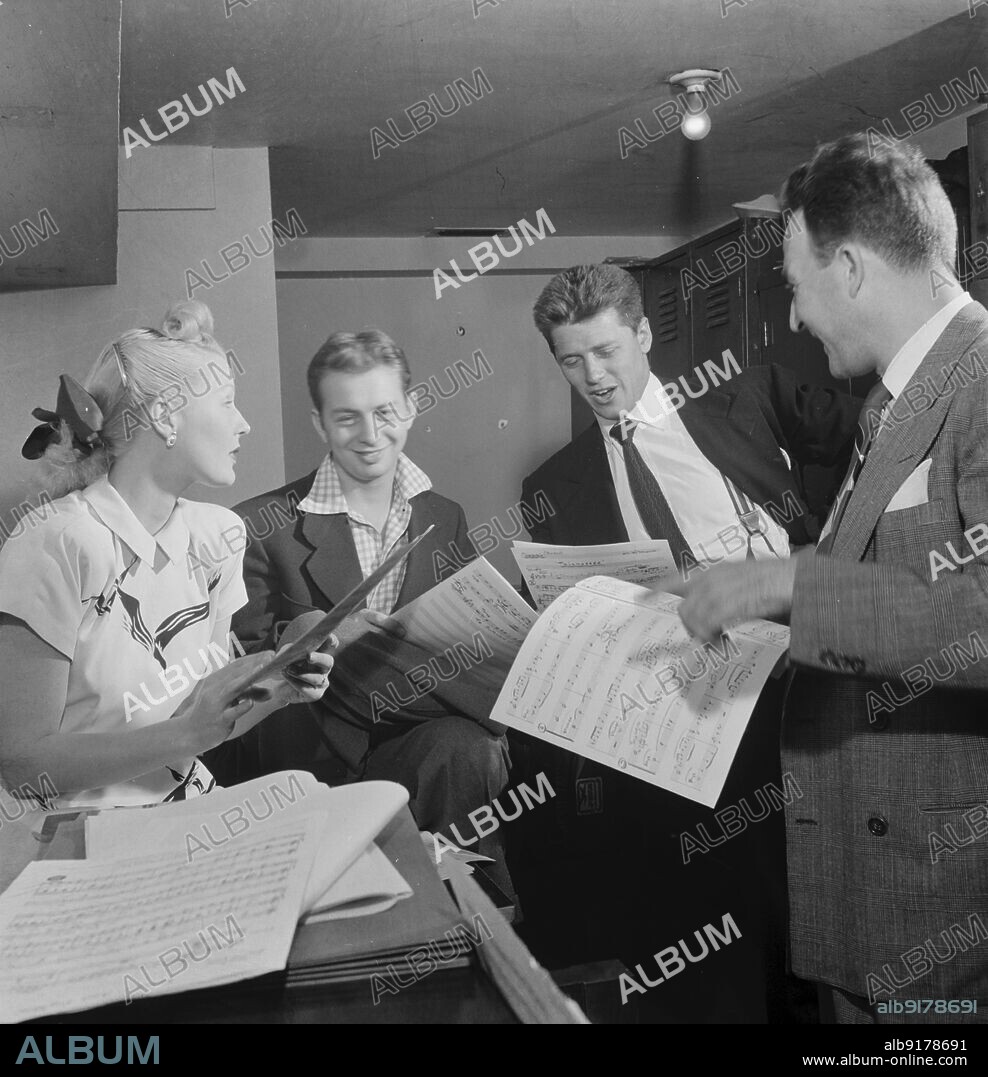 WILLIAM PAUL GOTTLIEB. Portrait of Jerry Wald, Gordon MacRae, Mel TormÚ, Marion Hutton, and Jerry Jerome, Saturday Teentimers Show, New York, N.Y., ca. Aug. 1947.