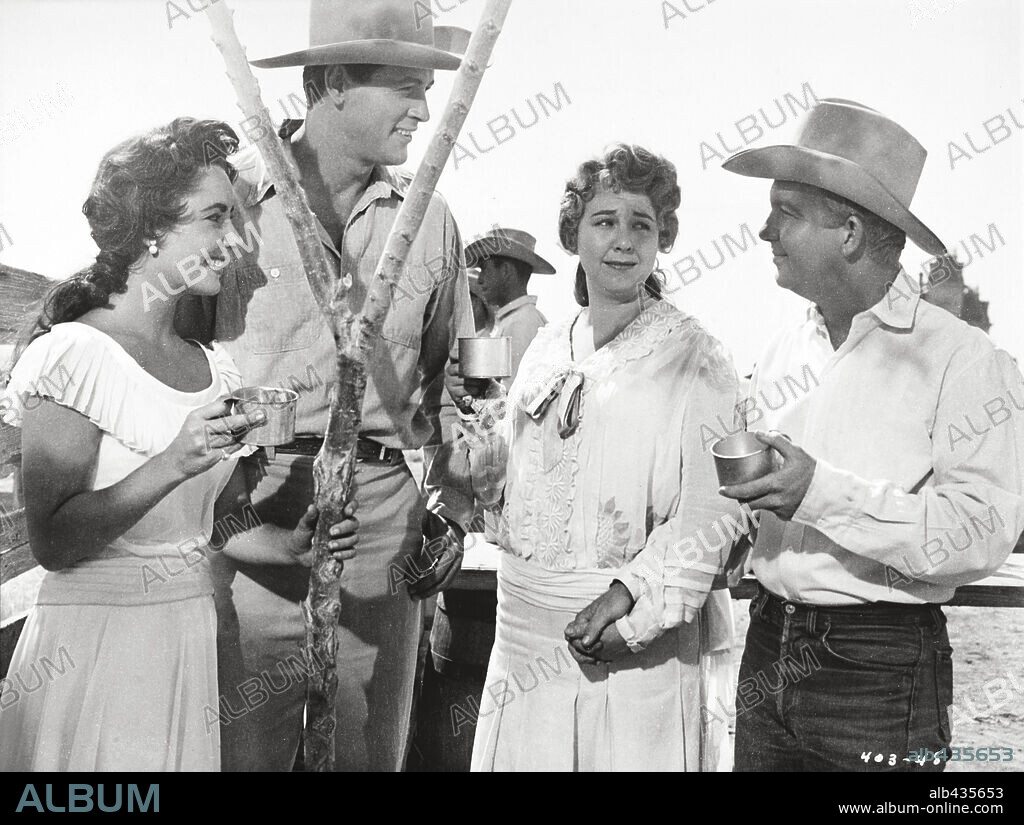 ELIZABETH TAYLOR and ROCK HUDSON in GIANT, 1956, directed by GEORGE STEVENS. Copyright WARNER BROTHERS.