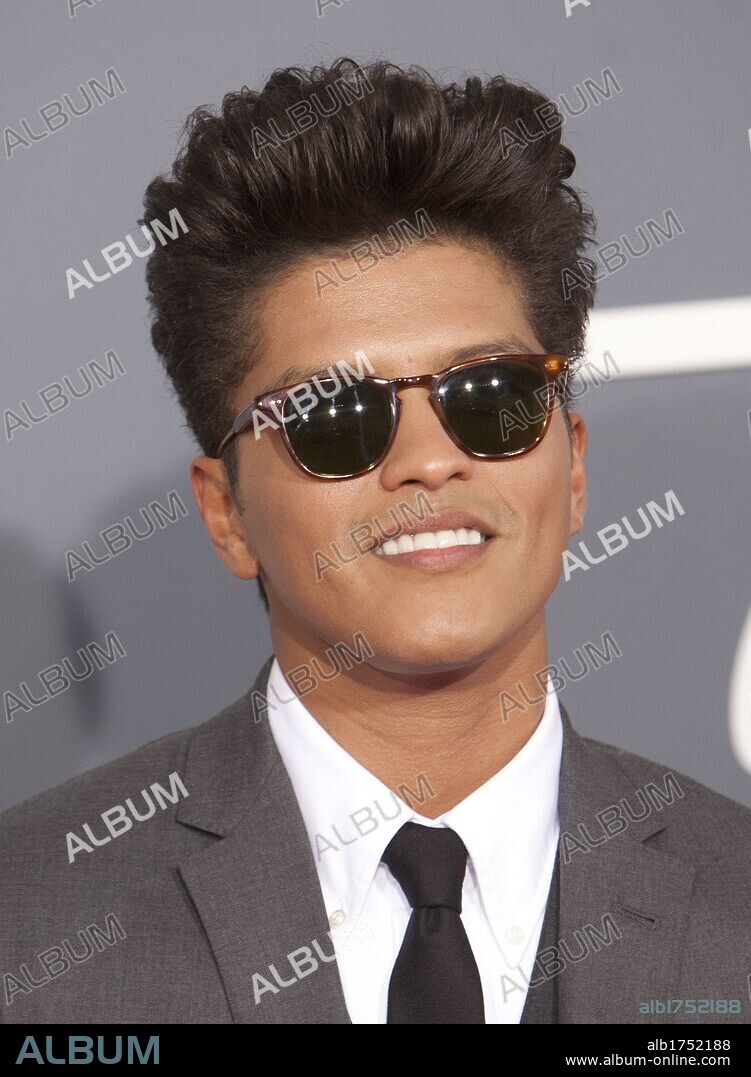 Feb. 12, 2012 - Los Angeles, California, U.S. - BRUNO MARS On The Red ...