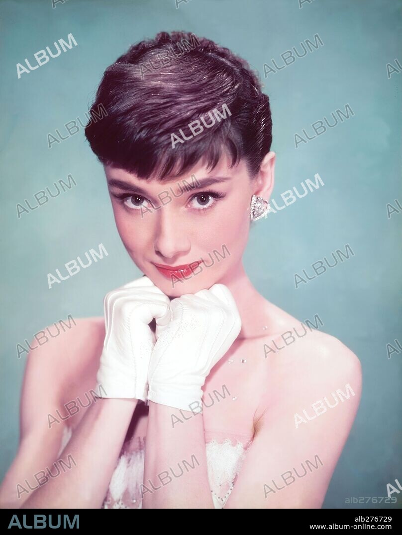 AUDREY HEPBURN dans SABRINA, 1954, réalisé par BILLY WILDER. Copyright  PARAMOUNT PICTURES. - Album alb276729