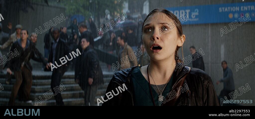 ELIZABETH OLSEN in GODZILLA, 2014, directed by GARETH EDWARDS. Copyright WARNER BROS.