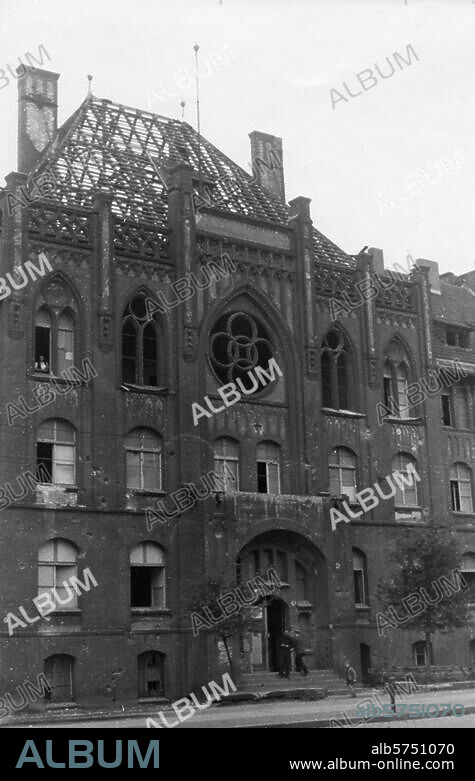 Berlin-Wedding, Jewish nursing home at Iranische Strasse. 3 (completed in 1907). Exterior view of the building showing war damage. Photo, Abraham Pisarek, undated. (after 1945).