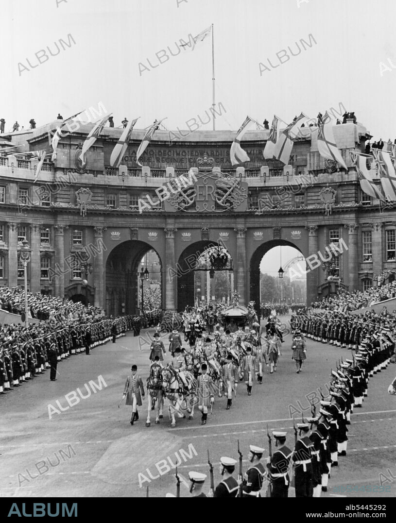 The Queen Passes Trafalgar Square. Photographed from the King Charles statue at Trafalgar Square, the coach carrying the Queen and the Duke of Edinburgh is seen approaching after passing beneath Admiralty Arch. June 2, 1953. (Photo by Fox).