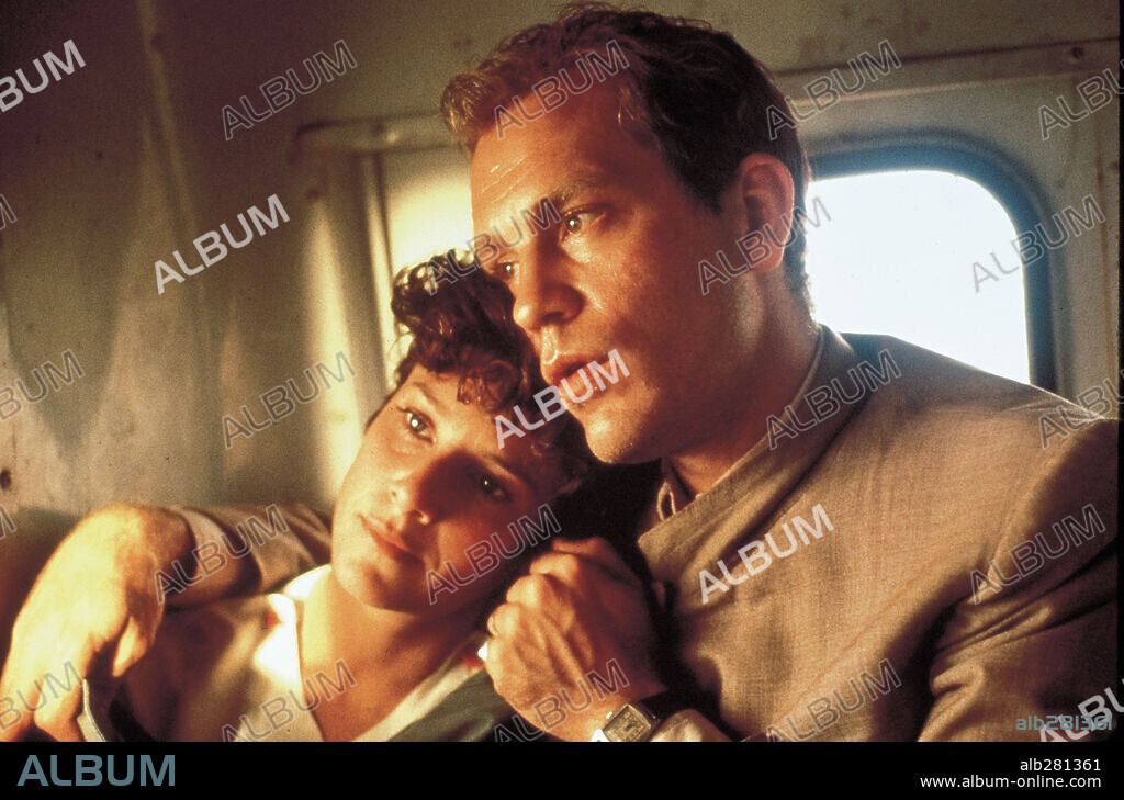 DEBRA WINGER and JOHN MALKOVICH in THE SHELTERING SKY, 1990, directed by BERNARDO BERTOLUCCI. Copyright WARNER BROTHERS.