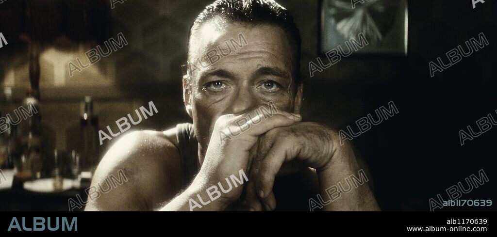 JEAN-CLAUDE VAN DAMME en JCVD, 2008, dirigida por MABROUK EL MECHRI. Copyright SAMSA FILM/GAUMONT.