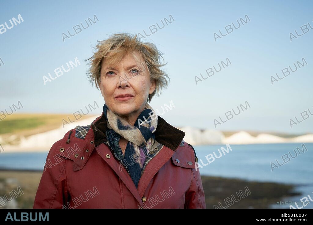 ANNETTE BENING in HOPE GAP, 2019, directed by WILLIAM NICHOLSON. Copyright Immersiverse/Lipsync/Origin Pictures/Protagonist Pictures/Sampsonic Media.