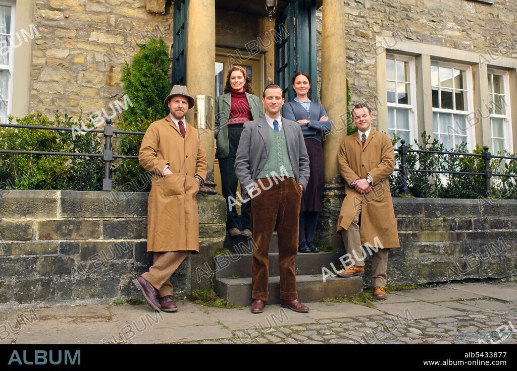 ANNA MADELEY, Callum Woodhouse, NICHOLAS RALPH, RACHEL SHENTON and SAMUEL WEST in ALL CREATURES GREAT AND SMALL, 2020, directed by ANDY HAY and BRIAN PERCIVAL. Copyright Playground Entertainment.