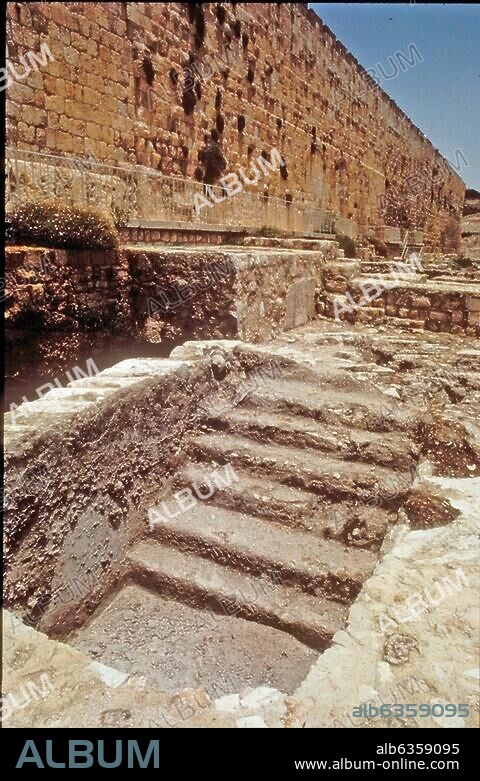 2119. 'MIKVEH', THE TRADITIONAL JEWISH PURIFICATION BATH EXCAVATED AT THE SECOND TEMPLE ARCHEOLOGICAL EXCAVATIONS IN JERUSALEM.