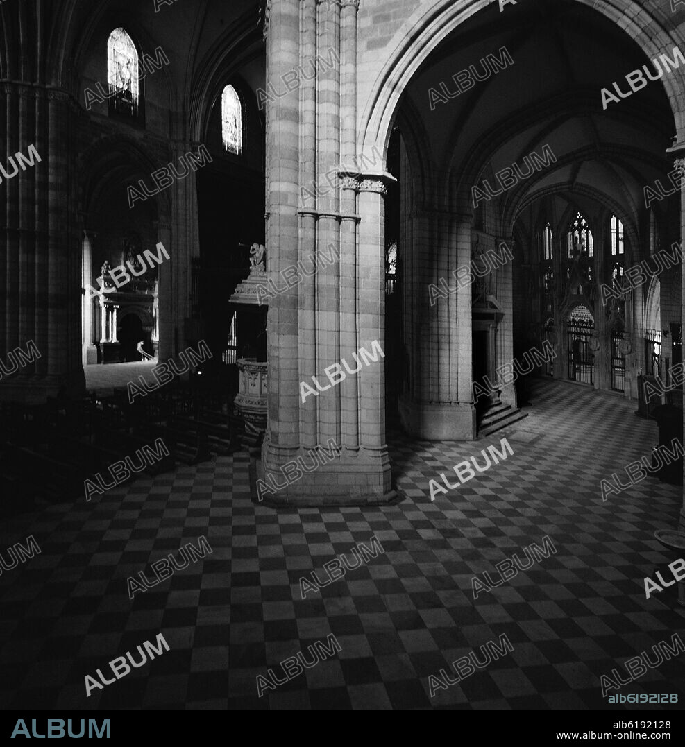 INTERIOR DE LA CATEDRAL DE MURCIA - SIGLO XIV - GOTICO ESPAÑOL - FOTOGRAFIA EN BLANCO Y NEGRO - AÑOS 60.