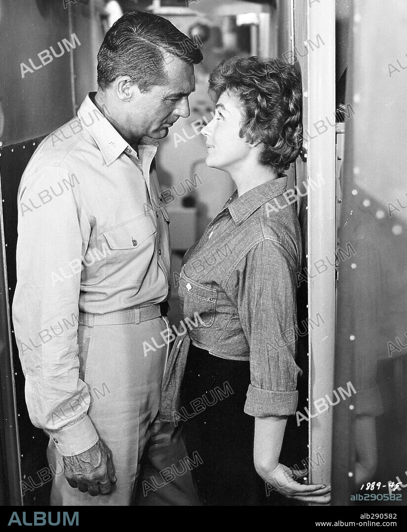 CARY GRANT and JOAN O'BRIEN in OPERATION PETTICOAT, 1959, directed by ...