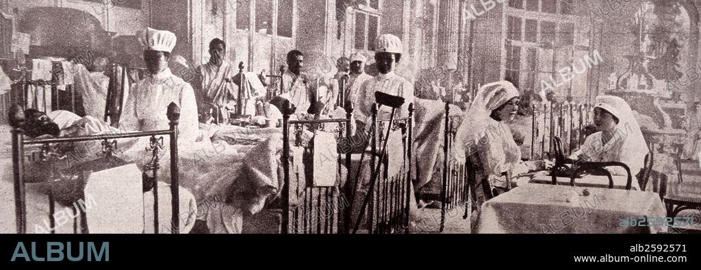 World War One 1915, Japanese nurses at a Japanese Red Cross hospital in Paris.