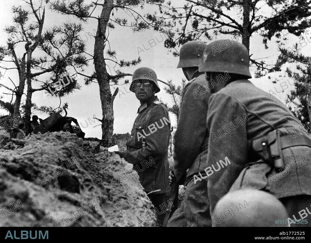 Officers and soldiers in an entrenchment. German officers and soldiers standing in an entrenchment in front of Kalinin. Kaliningrad, October 1941.