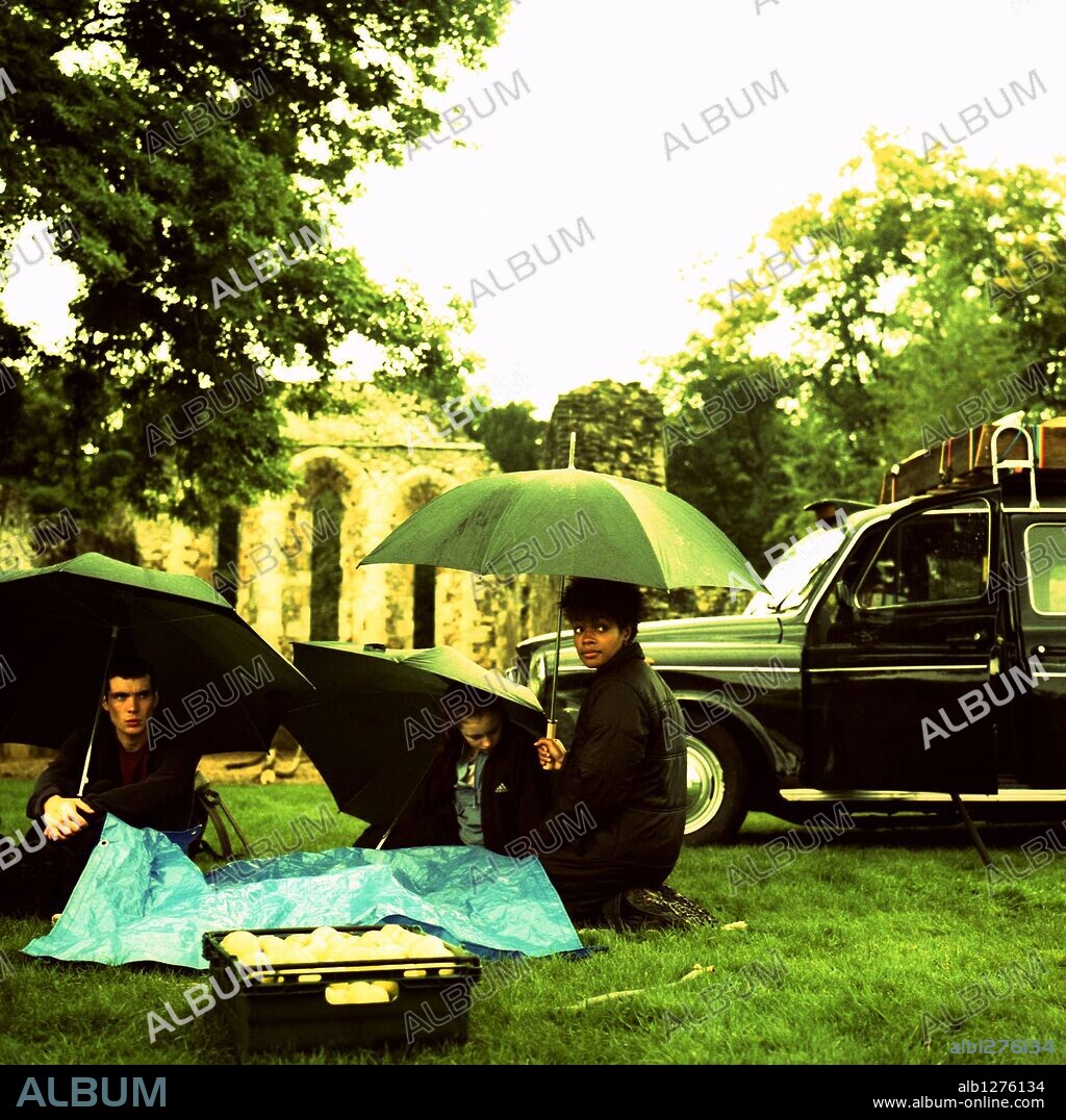 CILLIAN MURPHY in 28 DAYS LATER.. ., 2002, directed by DANNY BOYLE. Copyright FOX SEARCHLIGHT PICTURES.