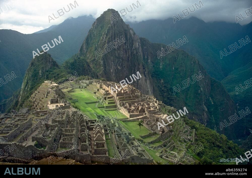 Machu Picchu (Peru); ruins from the Incan period, 1440-1532; altitude of 2450m; discovered in 1911; UNESCO World Cultural Heritage Site.-View.-Photo, 1979.