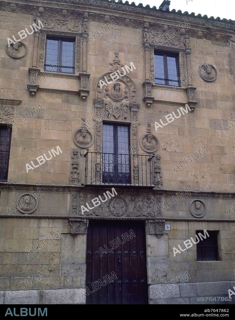 FACHADA DE LA CASA DE LAS MUERTES - SIGLO XVI - ESTILO PLATERESCO - EN ELLA VIVIO DON MIGUEL DE UNAMUNO.