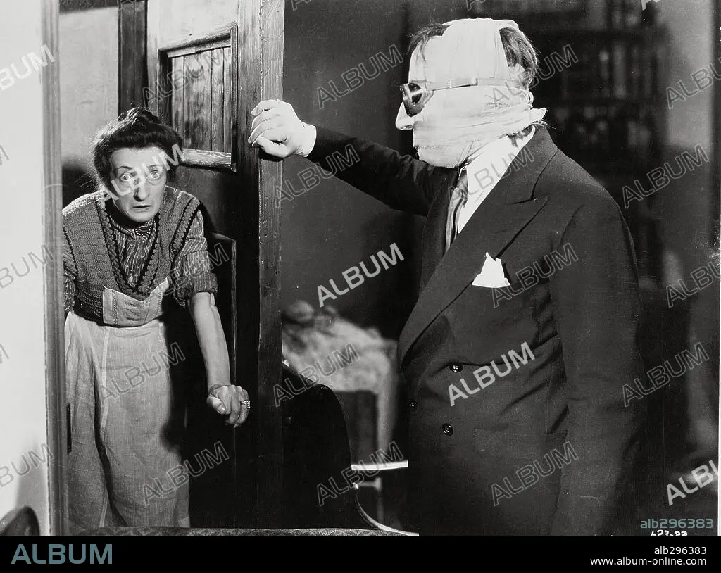 CLAUDE RAINS and UNA O'CONNOR in THE INVISIBLE MAN, 1933, directed