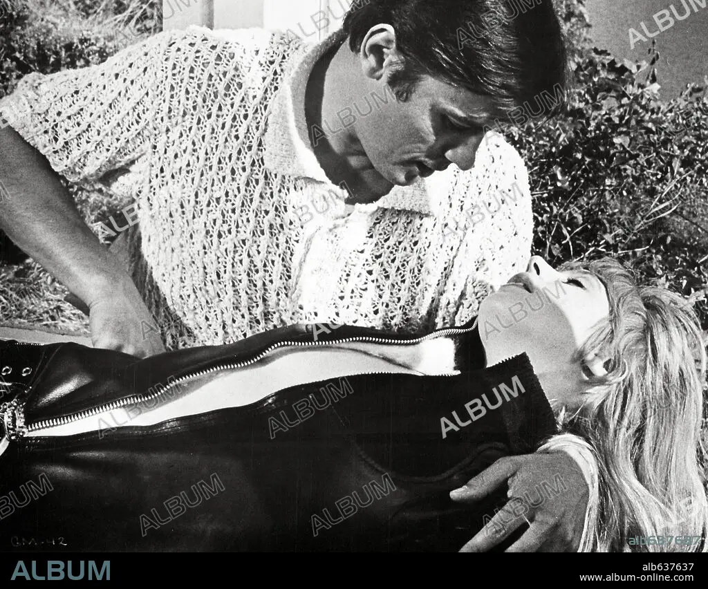 ALAIN DELON and MARIANNE FAITHFULL in NAKED UNDER LEATHER, 1968 (GIRL ON A  MOTORCYCLE). Copyright MID-ATLANTIC/ARES/CLARIDGE. - Album alb637637