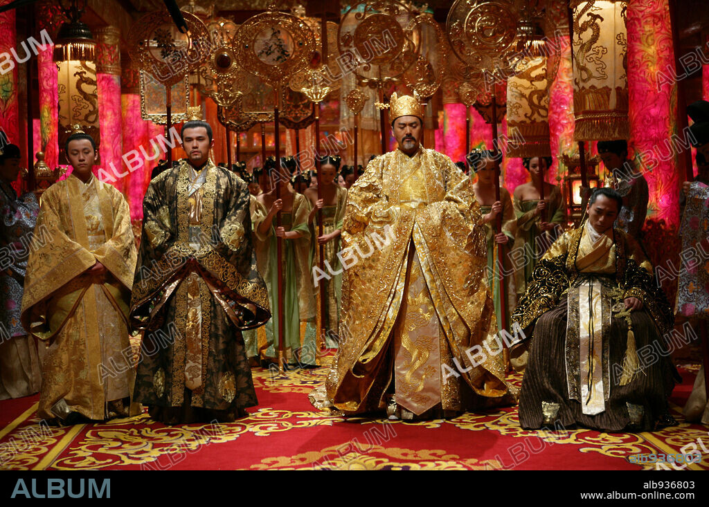 CHOW YUN-FAT, JAY CHOU, QIN JUNJIE and YE LIU in CURSE OF THE GOLDEN FLOWER, 2006 (MAN CHENG JIN DAI HUANG JIN JIA), directed by YIMOU ZHANG. Copyright BEIJING NEW PICTURE FILM CO./ELITE GROUP ENTERPRISES / XIAOYAN, BAI.