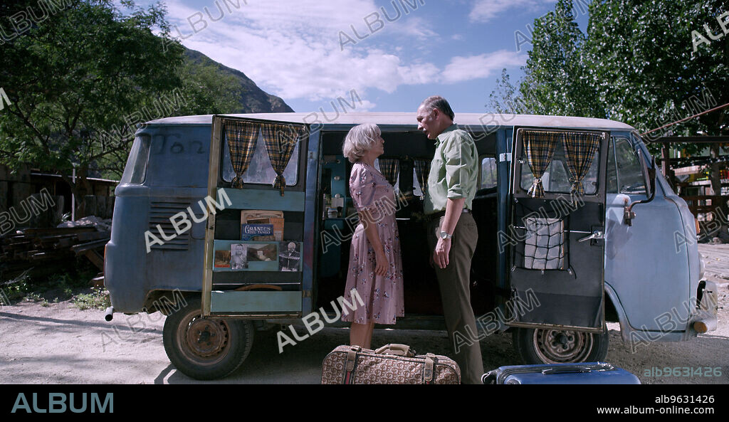 DARIO GRANDINETTI and MERCEDES MORAN in EMPIEZA EL BAILE, 2023, directed by MARINA SERESESKY. Copyright Meridional Producciones.