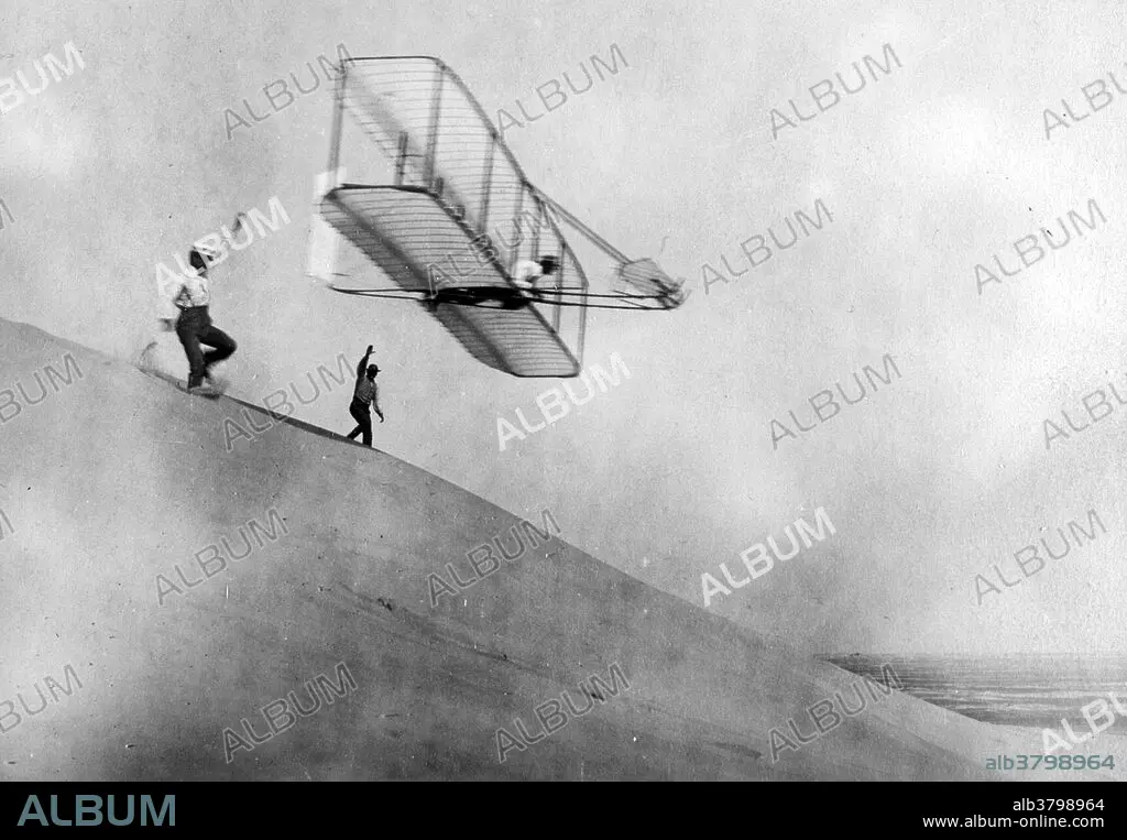 Wilbur Wright Pilots Early Glider, 1901 - Album alb3798964