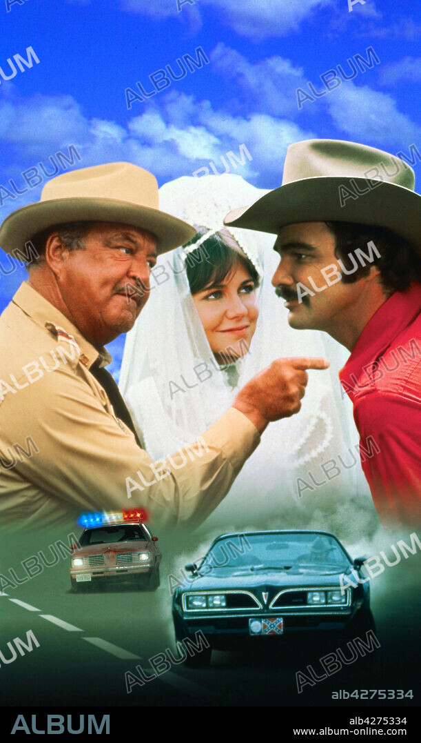 BURT REYNOLDS, JACKIE GLEASON and SALLY FIELD in SMOKEY AND THE BANDIT, 1977, directed by HAL NEEDHAM. Copyright UNIVERSAL PICTURES.