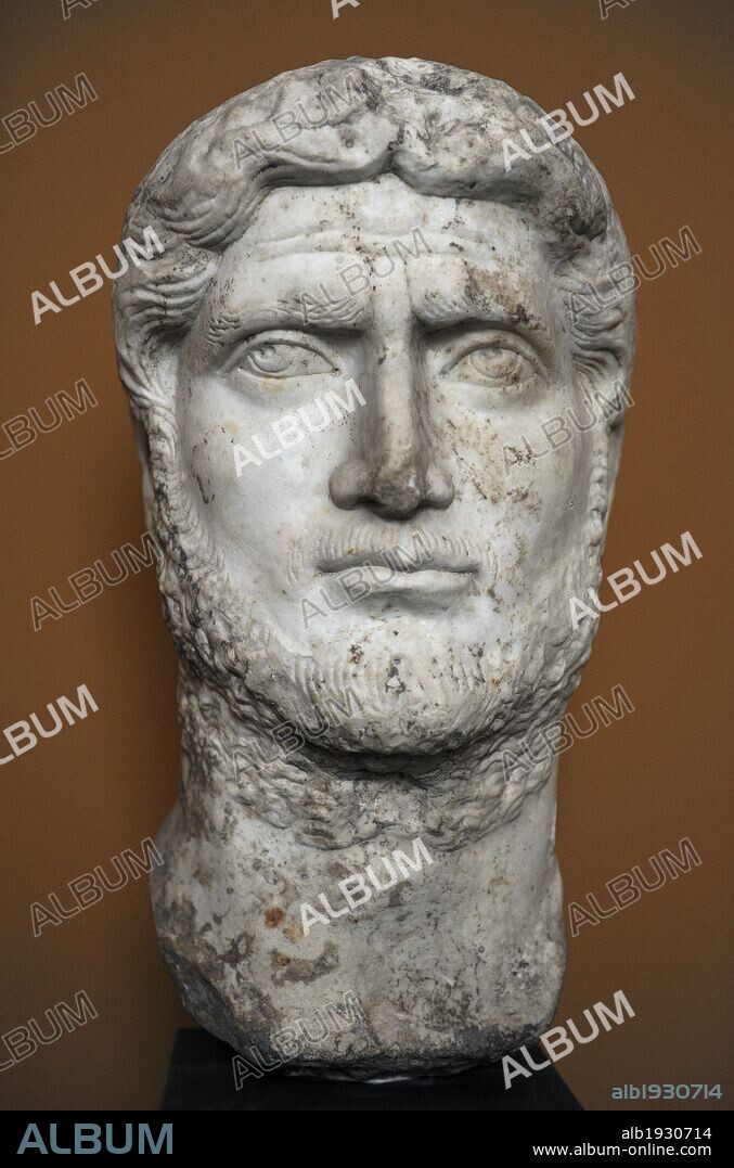 Gallienus (c. 218-268). Roman Emperor with his father Valerian from 253 to 260, and alone from 260 to 268. Bust. Marble. Found near the Baths of Caracalla, Rome. Head from a colossal statue. Carlsberg Glyptotek Museum. Copenhagen. Denmark.