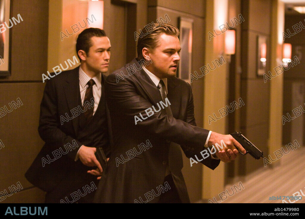 JOSEPH GORDON-LEVITT and Leonardo DiCaprio in INCEPTION, 2010, directed by CHRISTOPHER NOLAN. Copyright WARNER BROSS PICTURES/SYNCOPY/LEGENDARY PICTURES / VAUGHAN, STEPHEN.