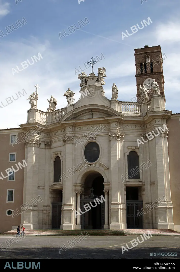 ITALIA. ROMA. Vista de la FACHADA de la BASILICA DE SANTA CRUZ DE