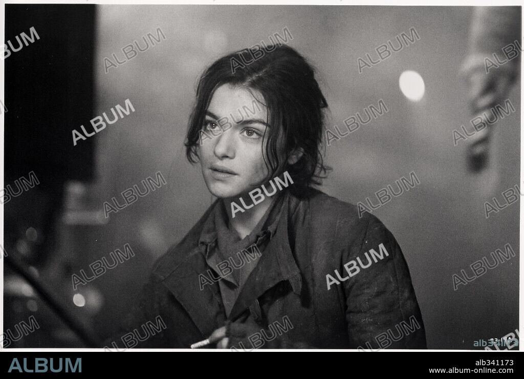 RACHEL WEISZ in ENEMY AT THE GATES, 2001, directed by JEAN-JACQUES ANNAUD. Copyright TRI STAR PICTURES.