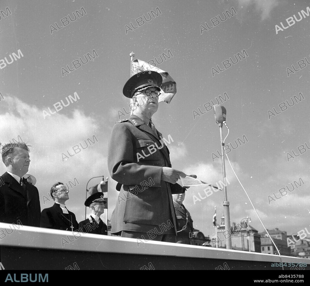 Göteborg juni 1951. Kung Gustaf VI Adolf på göteborgsbesök - Gustaf Adolfs Torg . Foto: Kamerareportage *** Local Caption *** GP Royal - early days. KAMERAREPORTAGE.