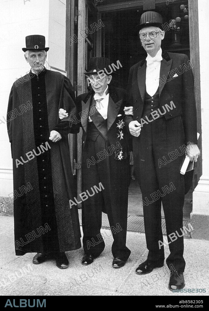 Lund 1979-05-30. Ruben Rausing (c) founder of Tetra Pak , getting a doctors promotion in Lund together with his sons Gad Rausing (left) and Hans Rausing (right).. Foto Torbjorn Carlson / Sydsvenskan / SCANPIX.