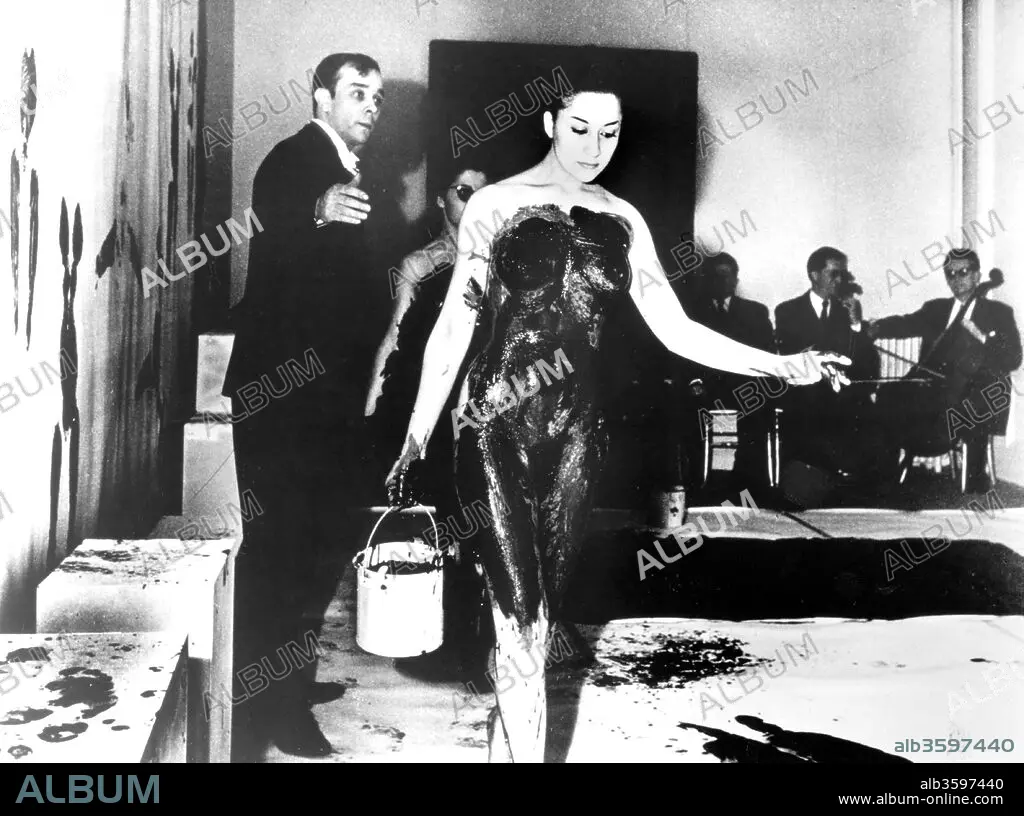 SHUNK-KENDER. Yves Klein and a model during the performance 