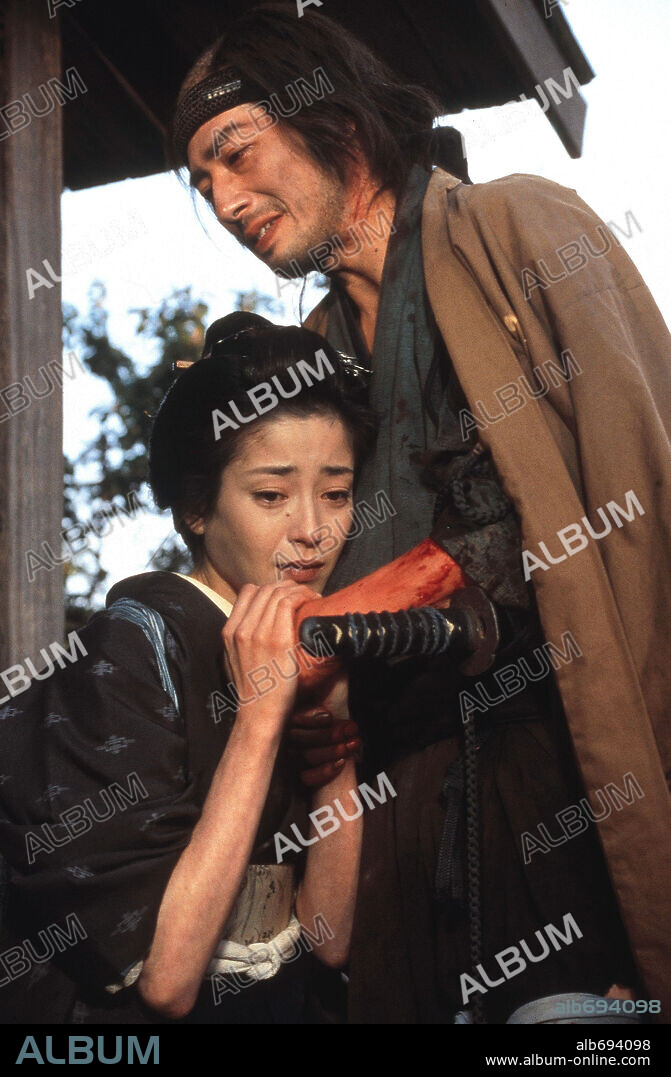 HIROYUKI SANADA and RIE MIYAZAWA in THE TWILIGHT SAMURAI, 2002 (TASOGARE SEIBEI), directed by YOJI YAMADA. Copyright HAKUHODO INCORPORATED / Cortesía.