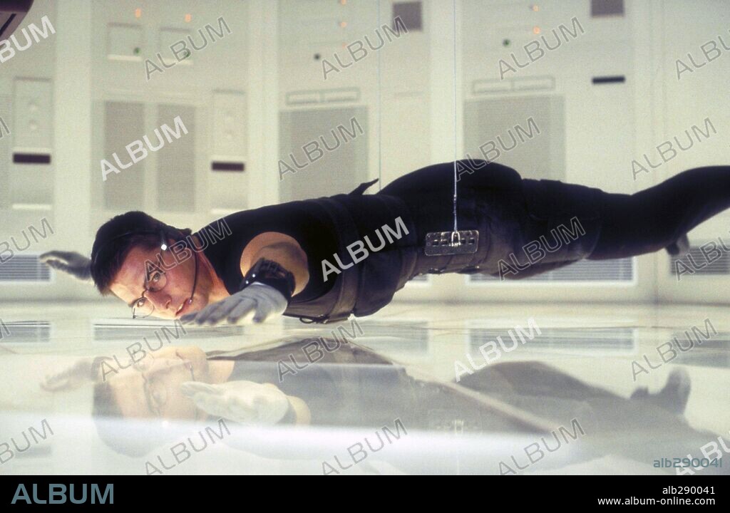 TOM CRUISE in MISSION: IMPOSSIBLE, 1996, directed by BRIAN DE PALMA. Copyright PARAMOUNT PICTURES / CLOSE, MURRAY.