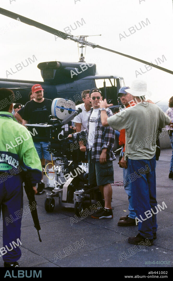 ANDY WACHOWSKI and LARRY WACHOWSKI in THE MATRIX, 1999, directed by ...