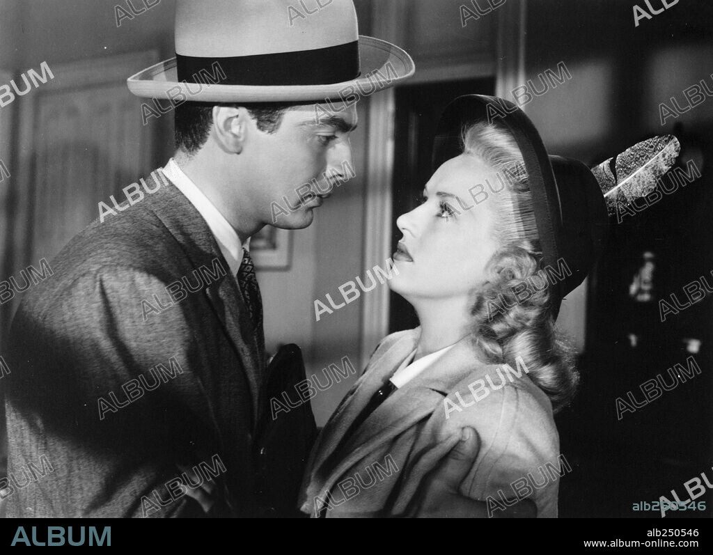 BETTY GRABLE and VICTOR MATURE in I WAKE UP SCREAMING, 1941, directed by H. BRUCE HUMBERSTONE. Copyright 20TH CENTURY FOX.