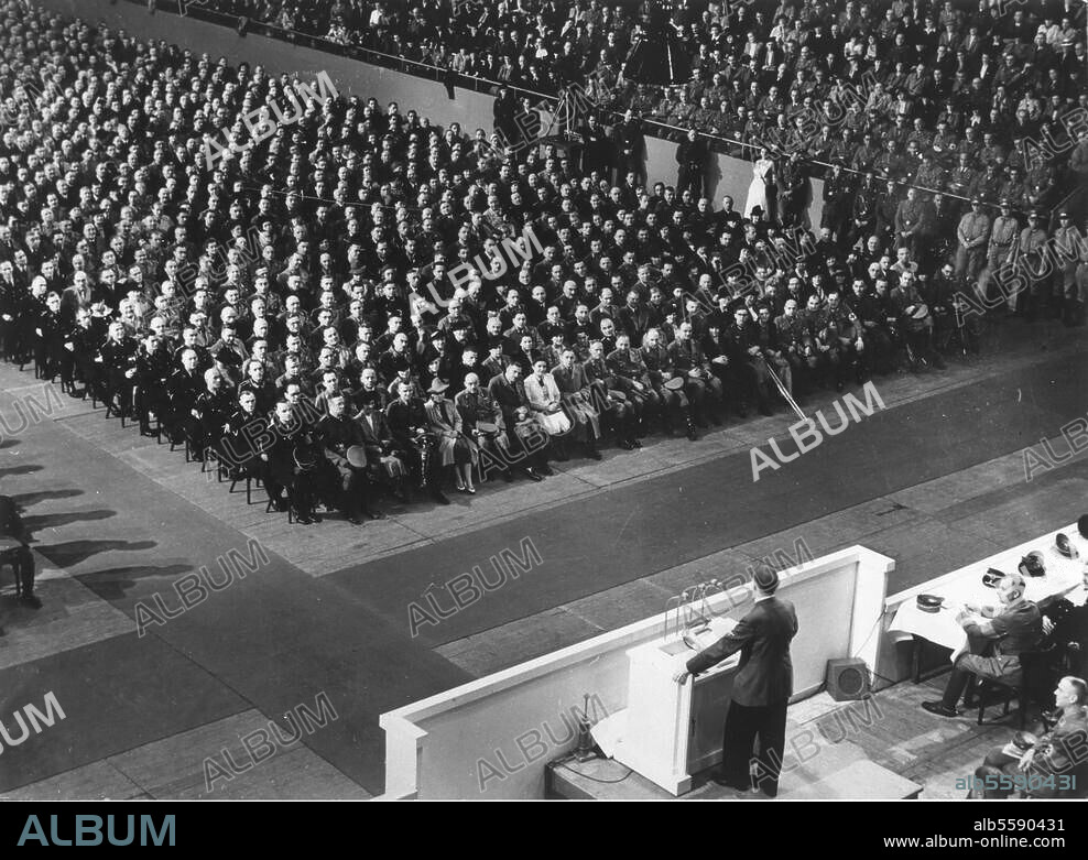 Berlin, Sportpalast, 4 September 1940:. opening of the "Kriegswinterhilfswerks". (winter war relief). Hitler delivering the opening spech. Photo.