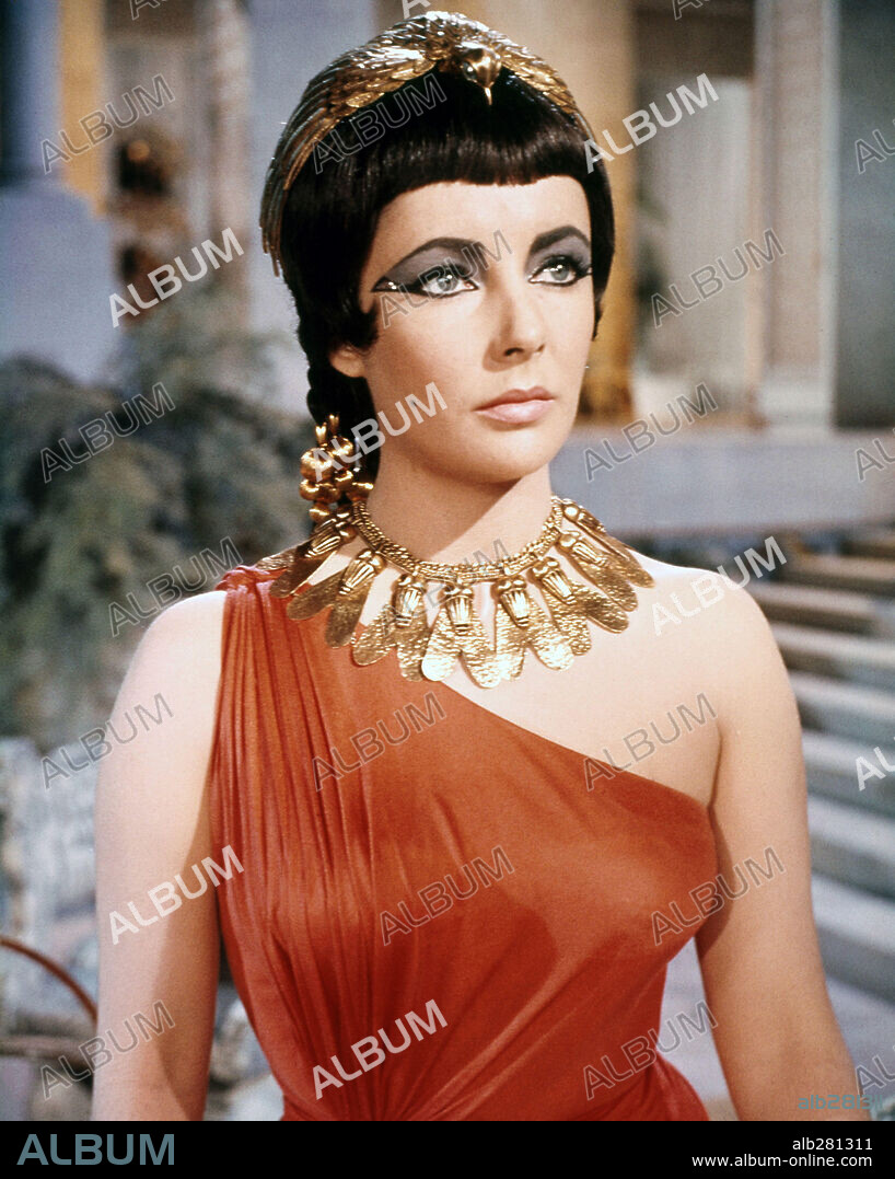 ELIZABETH TAYLOR in CLEOPATRA, 1963, directed by JOSEPH L. MANKIEWICZ. Copyright 20TH CENTURY FOX.
