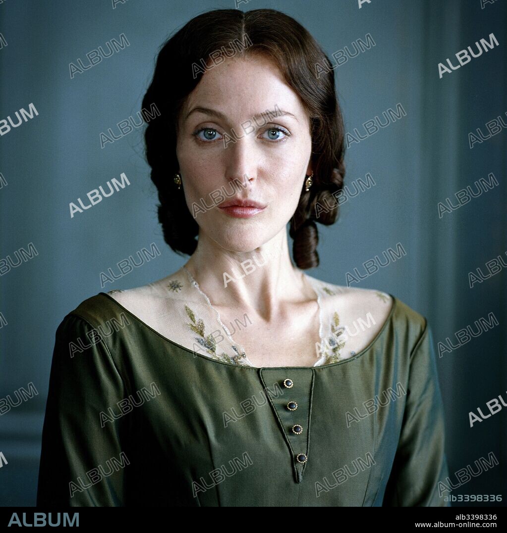 GILLIAN ANDERSON in BLEAK HOUSE, 2005, directed by JUSTIN CHADWICK and  SUSANNA WHITE. Copyright BRITISH BROADCASTING CORPORATION (bbc). - Album  alb3398336