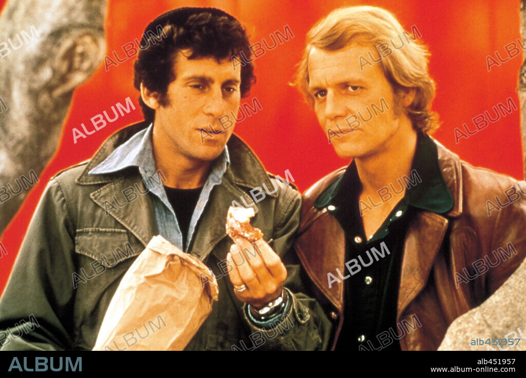 DAVID SOUL and PAUL MICHAEL GLASER in STARSKY AND HUTCH, 1975, directed by DON WEIS, EARL BELLAMY, GEORGE MCCOWAN and PAUL MICHAEL GLASER. Copyright SPELLING-GOLDBERG PRODUCTIONS.