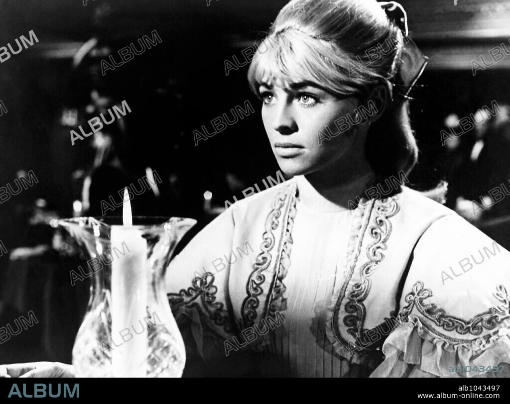 JULIE CHRISTIE in DOCTOR ZHIVAGO, 1965, directed by DAVID LEAN. Copyright CARLO PONTI/MGM.