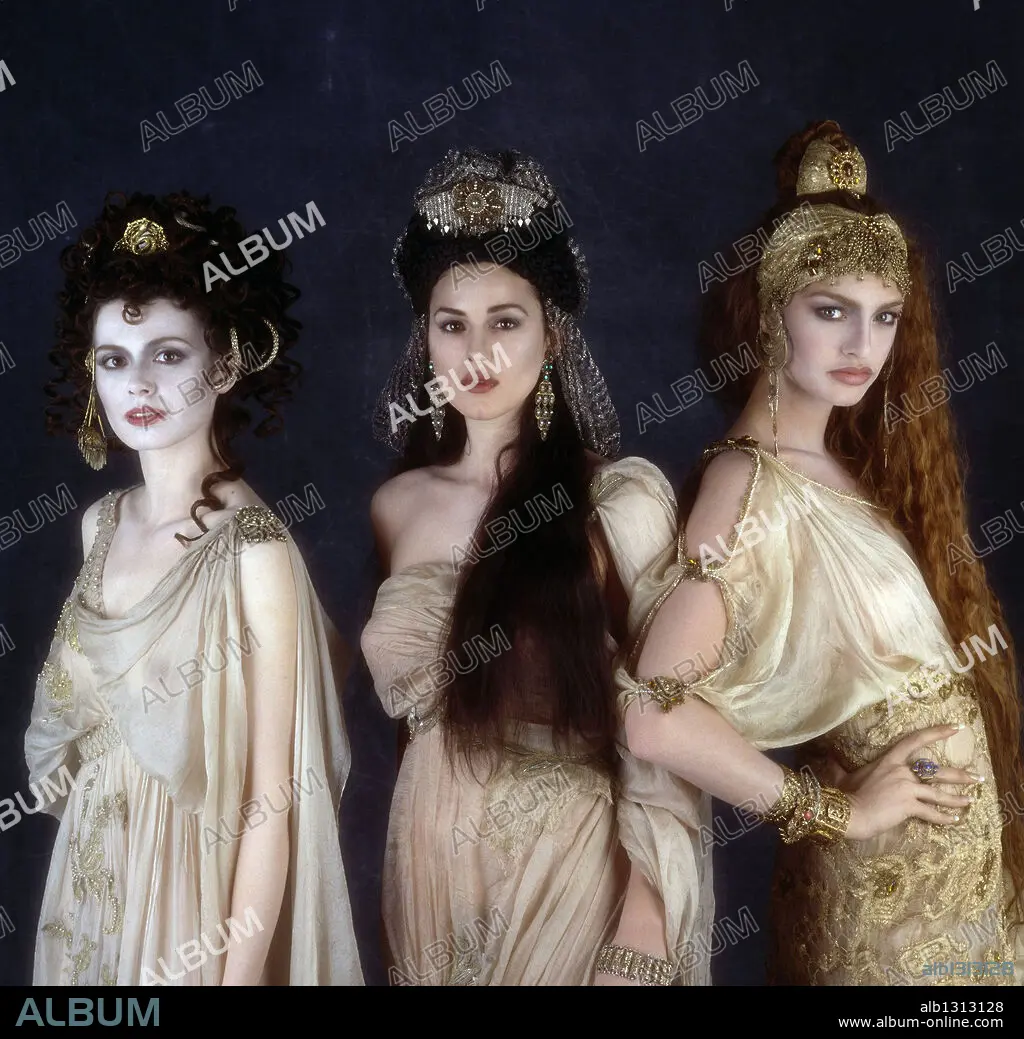 FLORINA KENDRICH, MICHAELA BERCU and MONICA BELLUCCI in DRACULA, 1992,  directed by FRANCIS FORD COPPOLA. Copyright COLUMBIA PICTURES. - Album  alb1313128