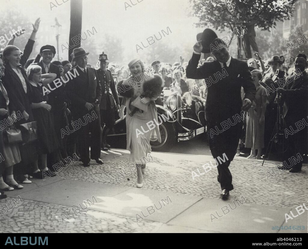 Max Schmeling and Anny Ondra arrive at the registry office to be married,  1933. Artist: Unknown - Album alb4046213