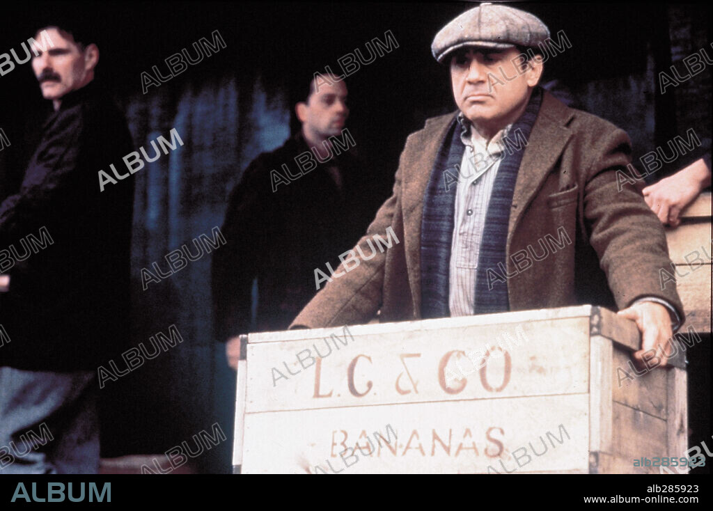 DANNY DEVITO in HOFFA, 1992, directed by DANNY DEVITO. Copyright 20TH CENTURY FOX/JERSEY.