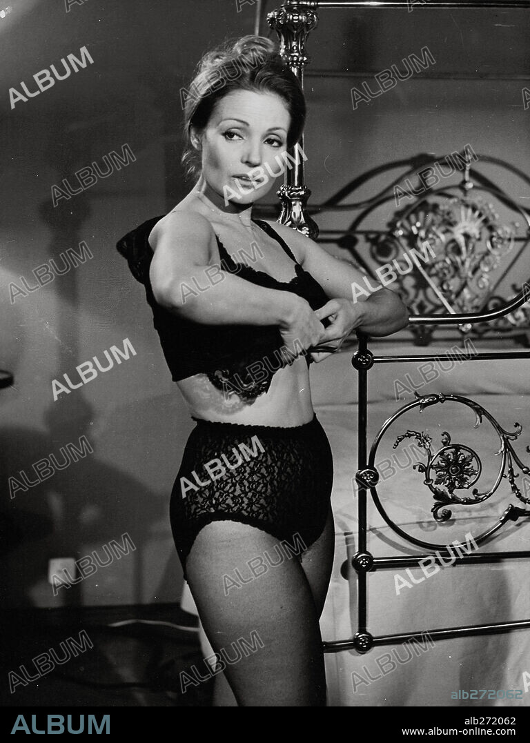 CARMEN SEVILLA in SEX O NO SEX 1974 directed by JULIO DIAMANTE  