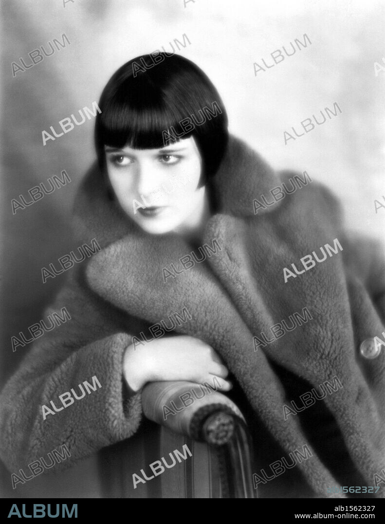 LOUISE BROOKS. 1927 - Album alb1562327