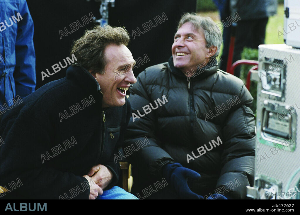 FRANCIS VEBER y GERARD DEPARDIEU en QUE TE CALLES!, 2003 (TAIS-TOI!), dirigida por FRANCIS VEBER. Copyright UGC IMAGES.