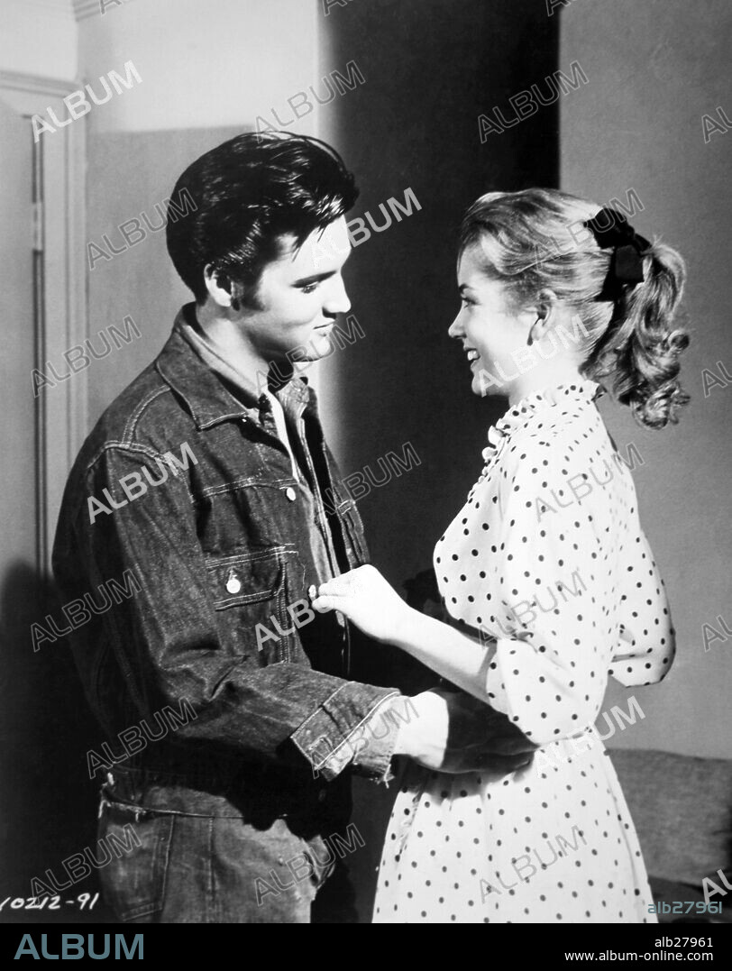 DOLORES HART and ELVIS PRESLEY in LOVING YOU, 1957, directed by HAL KANTER.  Copyright PARAMOUNT PICTURES. - Album alb27961