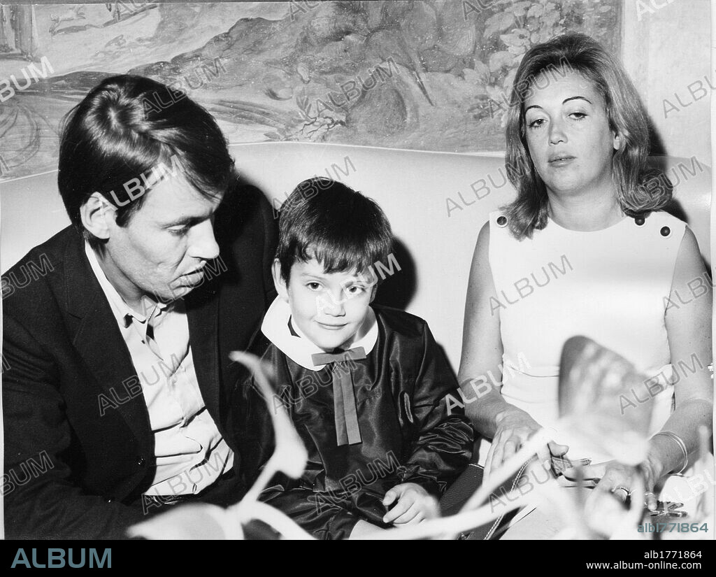 Fabrizio De Andre with son Cristiano and first wife Puny. The Italian singer-songwriter Fabrizio De Andre sitting on the couch with son Cristiano and first wife Puny. Genoa, 1960s.